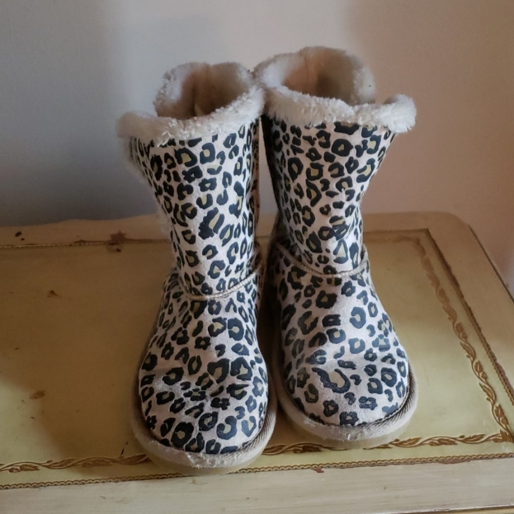 Childrens Place Cheeta Print Boots